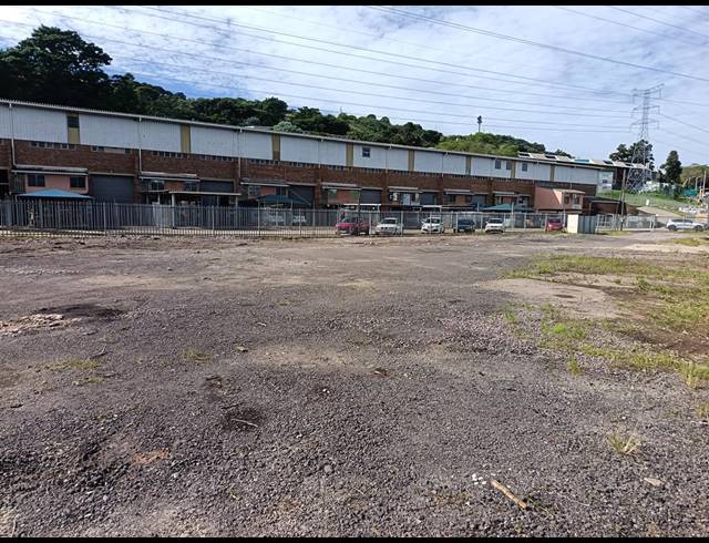 2,010M² INDUSTRIAL YARD TO LET IN NEW GERMANY